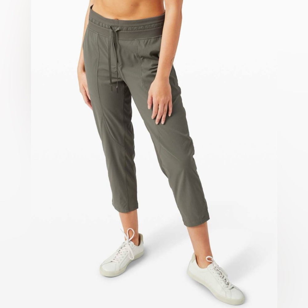 Lululemon Dance Studio Crop *25" Grey Sage 6‎
